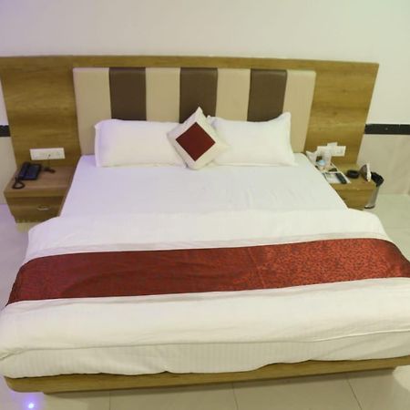 Amber Hotel Barmer Luaran gambar